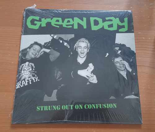 Green Day - STRUNG OUT ON CONFUSION-LIVE IN MONTREAL 1994