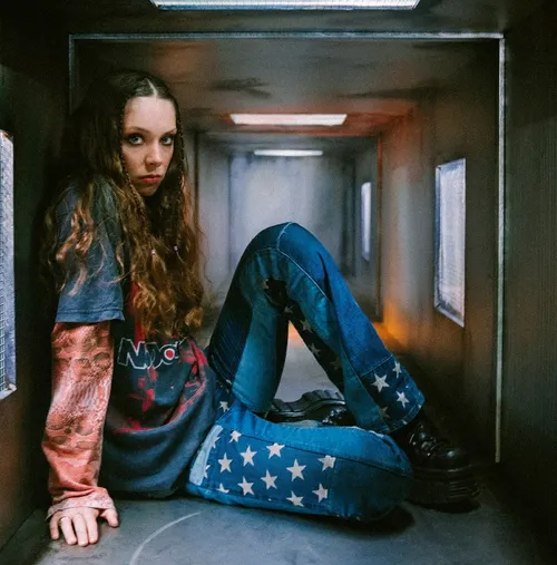 Holly Humberstone - The Walls Are Way Too Thin vinyl record cover